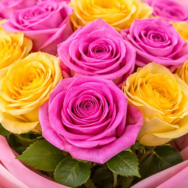 Карибский закат - букет из желтых и розовых роз